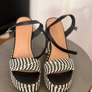 Universal Thread Black and White Platform Heels